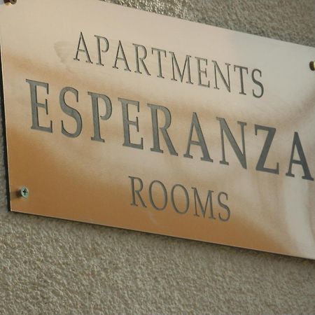Apartments Esperanza Utjeha Bagian luar foto